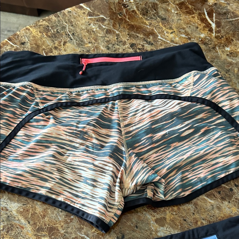 Lululemon Patterned Athletic Shorts Set - image 3